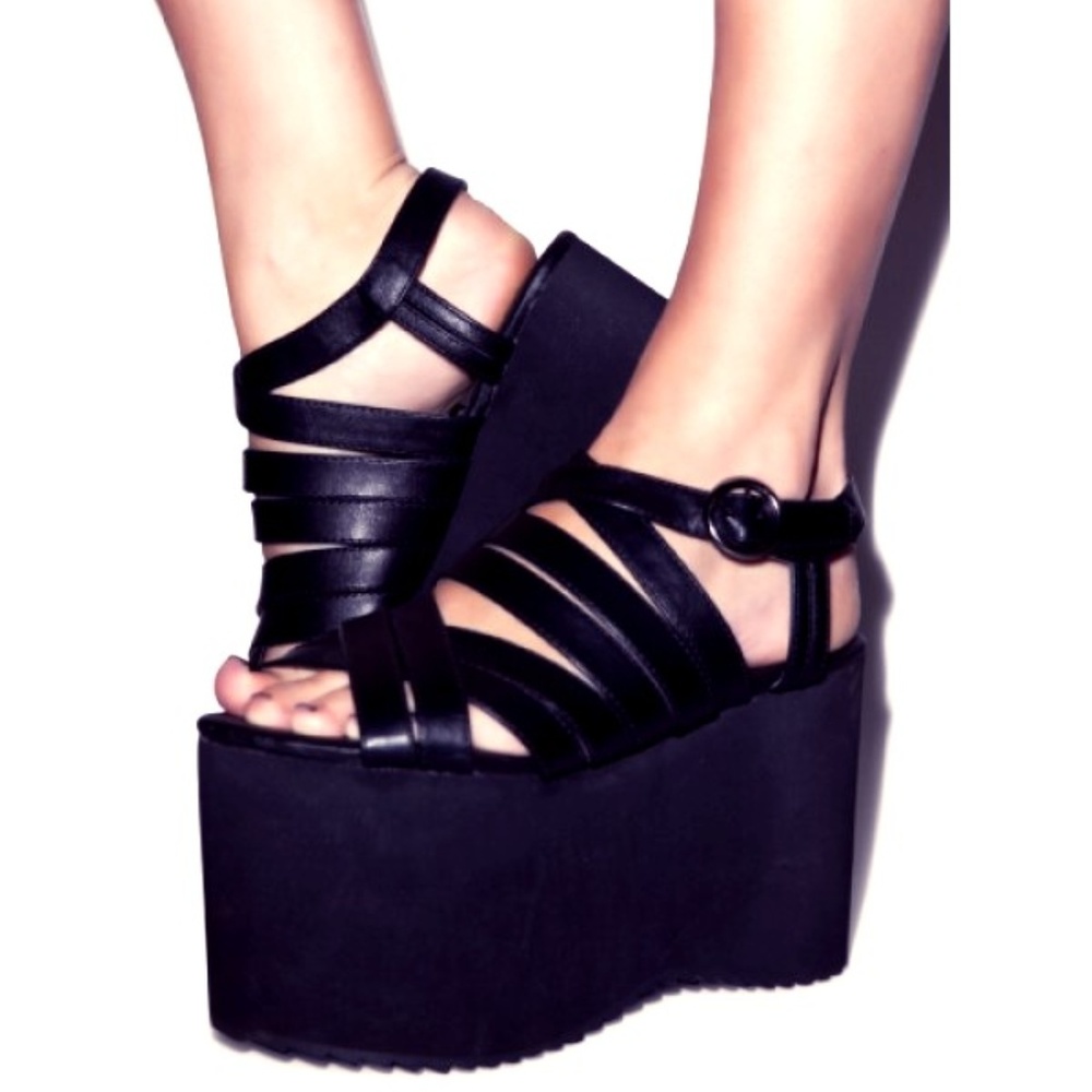 YRU Hera sandal- size 7, brand new